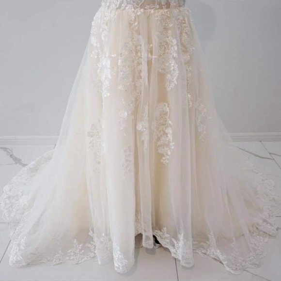 Beautiful Custom Wedding Dress - Picture 1 of 7